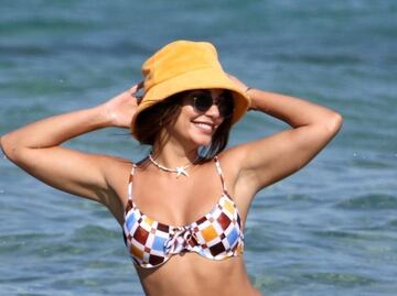 Vanessa Hudgens y el bikini rojo con el que ‘enamoró’ en la playa