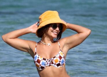 Vanessa Hudgens y el bikini rojo con el que ‘enamoró’ en la playa
