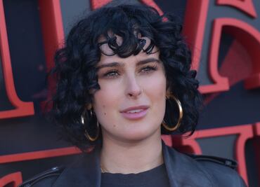 Hija de Demi Moore 'enciende' el verano con pequeños trajes de baño