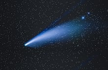 3I/ATLAS rompe las reglas del Sistema Solar; experto de Harvard dice que "brilla más que el Sol y cambia de color"