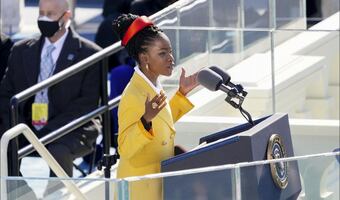 Poeta Amanda Gorman, de la investidura de Biden al Super Bowl