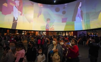 Mientras ómicron azota al mundo, México celebra Navidad sin más restricciones