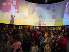 Mientras ómicron azota al mundo, México celebra Navidad sin más restricciones