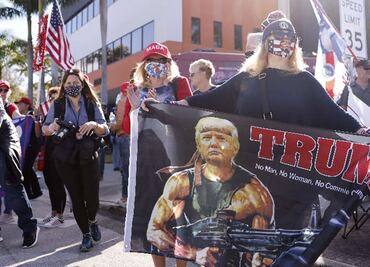 Trump aterriza en Palm Beach; lo reciben con banderas