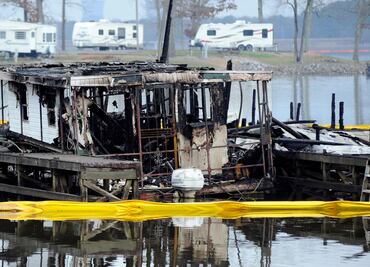 Mueren 8 personas por incendio en embarcadero de río Tennessee