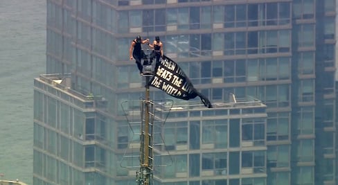 Subieron a la cima del Empire State… y todo terminó con una propuesta de matrimonio y un arresto. VIRAL