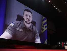 Zelenski sorprende en gala de Festival de Cannes; se despide con ovación
