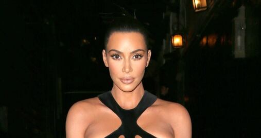 Kim Kardashian luce su vestido braless más 'arriesgado'
