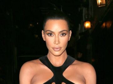 Kim Kardashian luce su vestido braless más 'arriesgado'