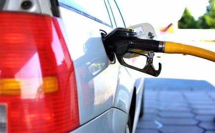 Hombre de Detroit dona sus ahorros para pagar la gasolina de enfermeras