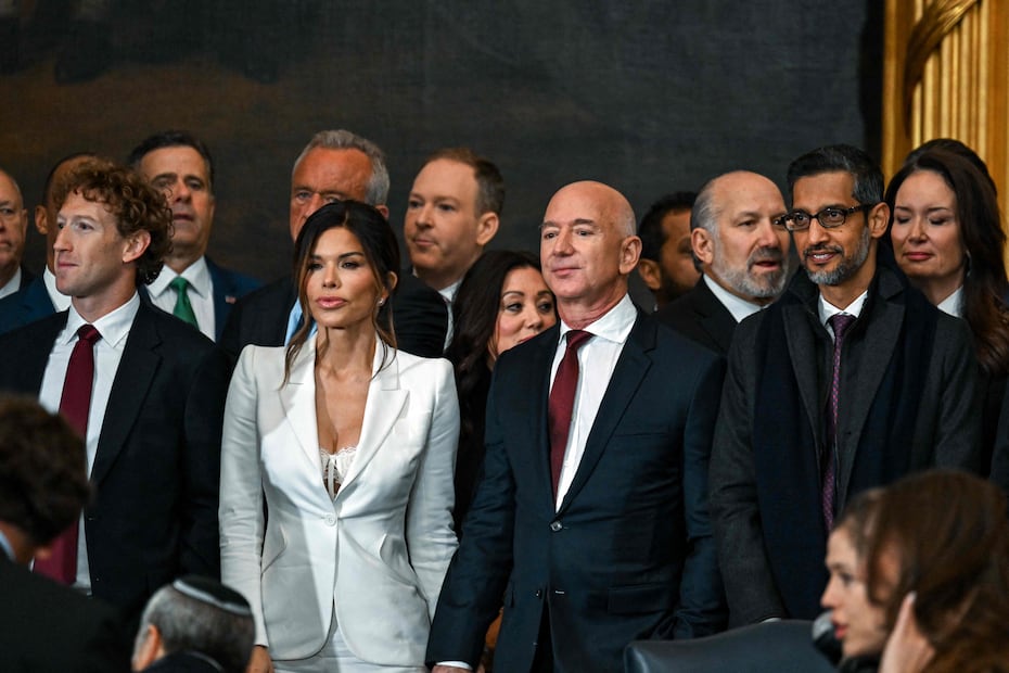 Critican a Lauren Sánchez, novia de Jeff Bezos, por dejar su ropa interior a la vista en investidura de Trump. Foto: AFP