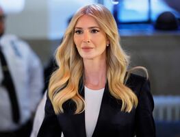 Ivanka Trump viste un conjunto de $10 mil dólares para testificar en juicio por fraude de su padre