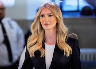 Ivanka Trump viste un conjunto de $10 mil dólares para testificar en juicio por fraude de su padre
