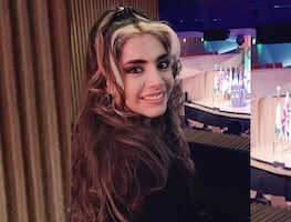 Genio mexicana Dafne Almazán concluye doctorado a los 21 años, anuncia CEDAT Houston y se abre a la música