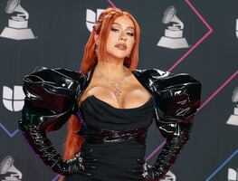 Christina Aguilera se quita la blusa en su foto más atrevida para Instagram