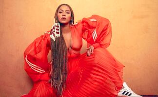 Beyoncé presume traje de baño acqua y 'rompe Instagram'
