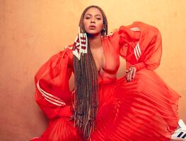 Beyoncé presume traje de baño acqua y 'rompe Instagram'