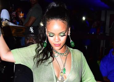 Rihanna 'enciende' fiesta en Barbados con micro short