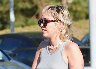 Miley Cyrus arrasa con atuendo braless en Los Ángeles