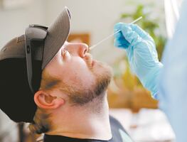 Covid-19. Compuesto de enjuagues bucales disminuye contagio