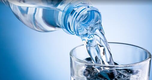 Aeropuerto de San Francisco prohíbe botellas de plástico