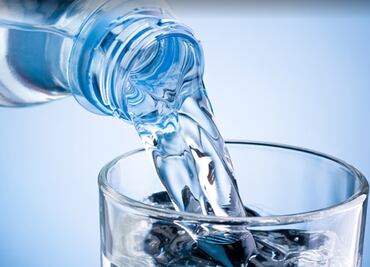 Aeropuerto de San Francisco prohíbe botellas de plástico