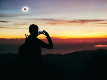 ¿Puede el eclipse total solar de 2024 afectar a tu teléfono? Esto es lo que dicen los expertos