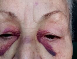 Cajera golpea a clienta de 70 años tras discusión en Walmart de Wisconsin