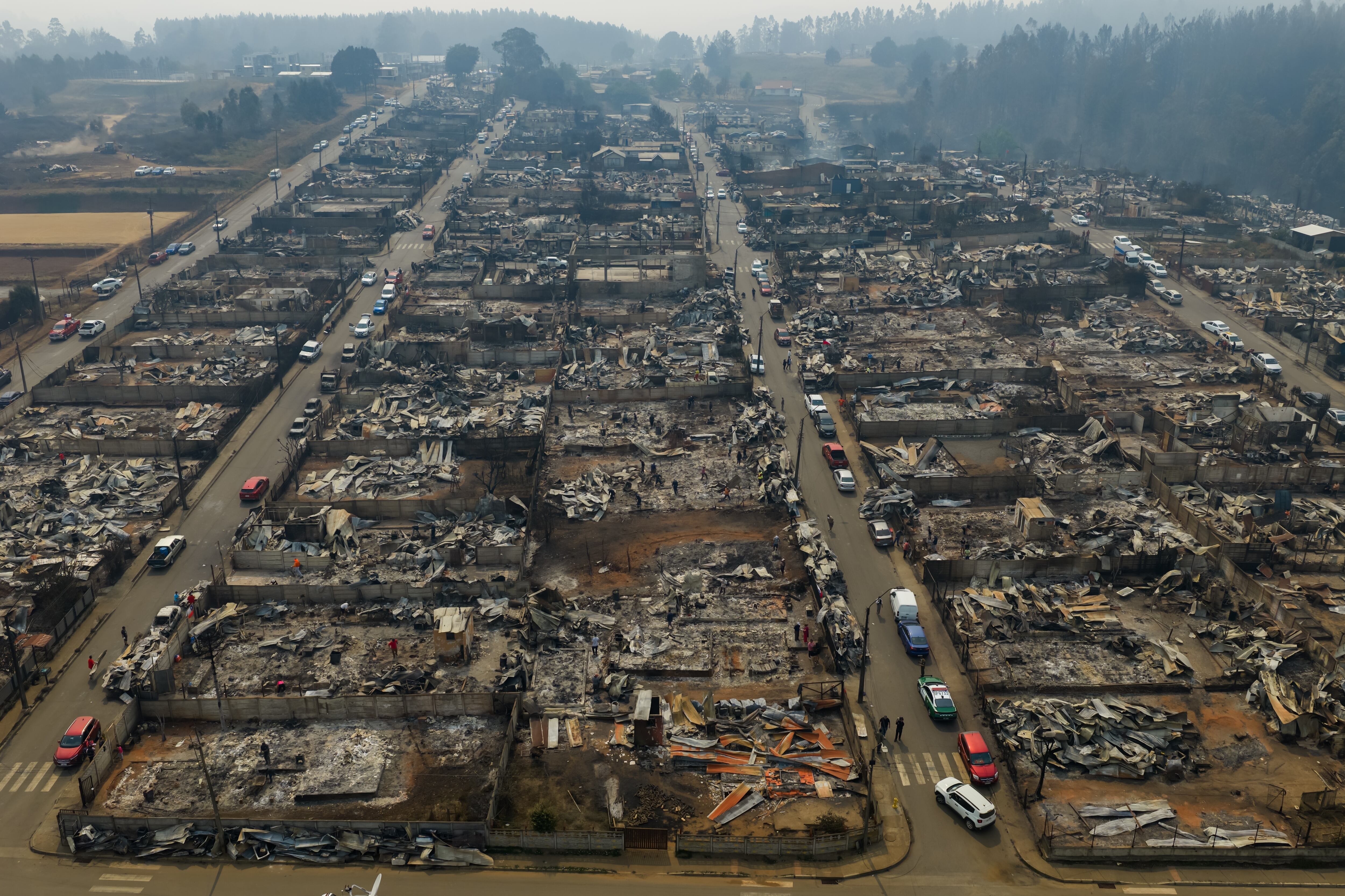 “Una ola de fuego”: incendios arrasan el sur de Chile y dejan pueblos ...