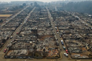 “Una ola de fuego”: incendios arrasan el sur de Chile y dejan pueblos en cenizas. VIDEO