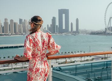 ¿Vivir tres años en un crucero? Puedes trabajar como residente internacional a bordo de un barco