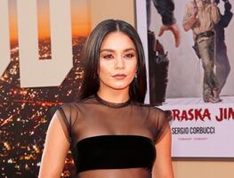Vanessa Hudgens deslumbra con vestido transparente en Instagram