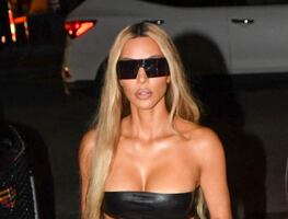 Kim Kardashian luce cinturita con su top bandeau más pequeño en Miami