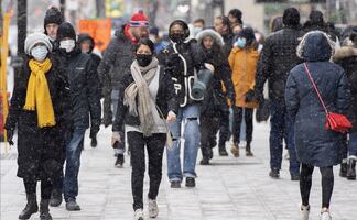 Quebec impone sanción económica a adultos que rechazan vacuna 