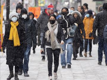 Quebec impone sanción económica a adultos que rechazan vacuna