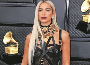 Dua Lipa enamora con un vestido de terciopelo y escote en gala de Londres