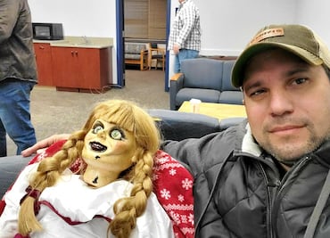 Muere Dan Rivera, investigador paranormal que recorría EU con Annabelle, la “muñeca embrujada”