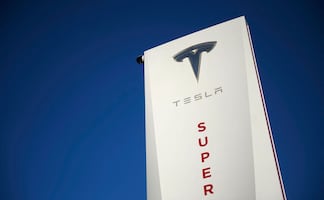 Arrestan a empleado de Tesla por dispararle a compañero tras discusión 