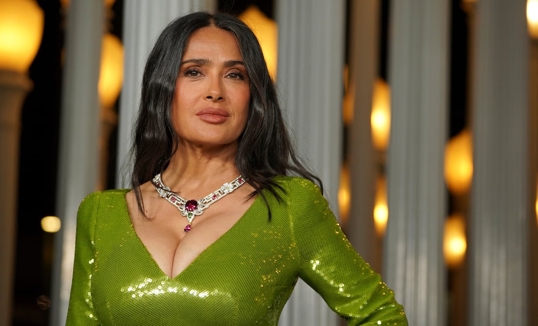 Salma Hayek se roba los suspiros en la Gala de Arte y Cine LACMA con glamoroso vestido bustier. Foto: AP