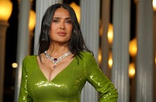Salma Hayek se roba los suspiros en la Gala de Arte y Cine LACMA con glamoroso vestido bustier