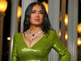Salma Hayek se roba los suspiros en la Gala de Arte y Cine LACMA con glamoroso vestido bustier