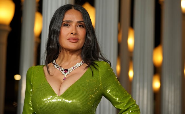 Salma Hayek se roba los suspiros en la Gala de Arte y Cine LACMA con glamoroso vestido bustier