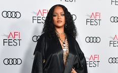 Rihanna ‘explota’ Instagram con fotos en lencería roja de encaje y deslumbra