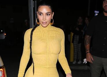 Kim Kardashian delinea sus curvas en atuendo de cuero verde
