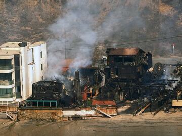 Incendio en Palisades, California, arrasa con mansiones de famosos que superan los 3 millones de dólares. FOTOS