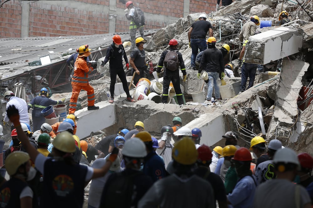 ¿Colombia rechazó ayuda por razones ideológicas? México envía 58.5 toneladas y Topos Azteca se suma al rescate. EFE/ Ernesto Guzmán