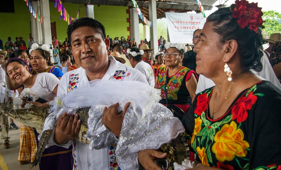 ¡Insólito! Alcalde mexicano se casa con un caimán. Esta es su historia. Foto: EFE