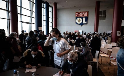 Un millón de franceses hace cita para vacunarse tras nuevas restricciones