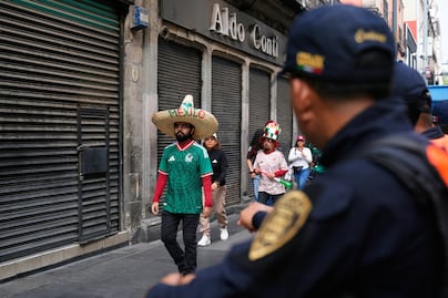 ¡Se llena el Zócalo! Autoridades cierran accesos y envían aficionados a Garibaldi