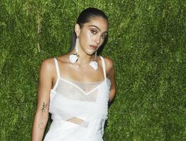 Hija de Madonna impacta con sesión de fotos en atuendos de lujo